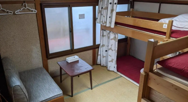 Кровать в общем номере (женский номер) Guesthouse Tomaru