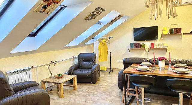 Апартаменты Мансарда c 1 комнатой Rental Family Rooms (Рентал Фэмили) на Детском переулке