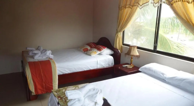 Четырёхместный номер Standard Hostal casa de los delfines
