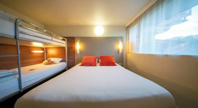Семейный номер Standard Brit hôtel confort Ampaline Périgueux est
