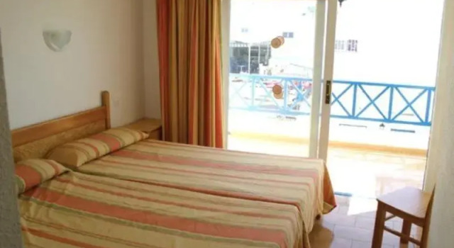 Bungalows Marbella Golf, Забронировать Отель Отели Плайя дель Инглес с бассейном, рядом с Экуменический храм Эль-Сальвадор, Бассейн