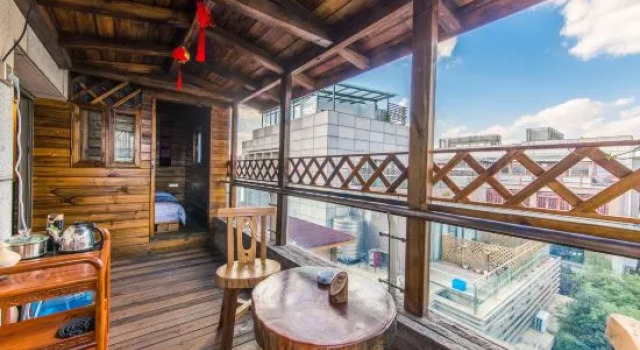 Семейный люкс с балконом Cloud Tribe Inn
