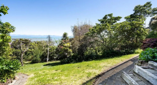 Студия Cosy 2 bedroom studio with lovely views