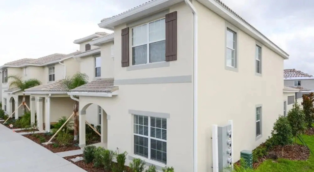 Коттедж Stunning Storey Lake Villa Prime Location