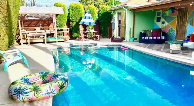 Коттедж Endless summer in LA *HEATED POOL/HOT TUB/CABANA*