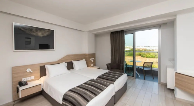 Номер Superior с балконом и с видом на внутреннюю территорию Evalena Beach Hotel