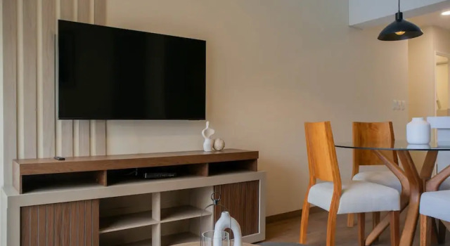 w Modern 2BR w Scenic Balcony Close to Kennedy Park