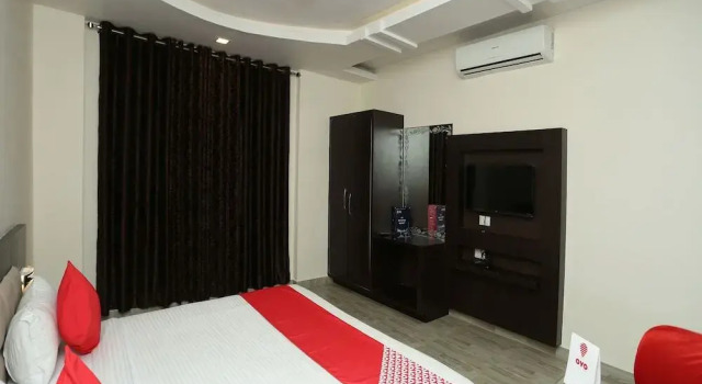 Vista Rooms at Sangam Talkies Road