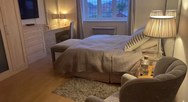Remarkable 3-bed House in Netley Abbey Southampton, Забронировать Апартаменты/квартира Отели Саутгемптона с парковкой, Парковка