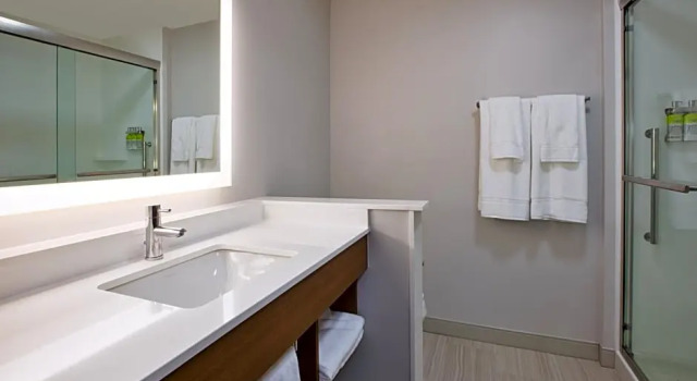 Номер Premium Holiday Inn Express & Suites Wooster by IHG