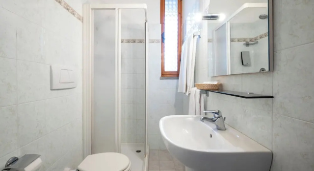 Четырёхместный семейный номер Standard с балконом Hotel Parco dei Pini - 100mt dal Mare