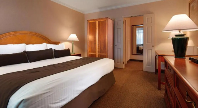 Двухместный номер Executive Brandywine Valley Inn SureStay Plus by Best Western