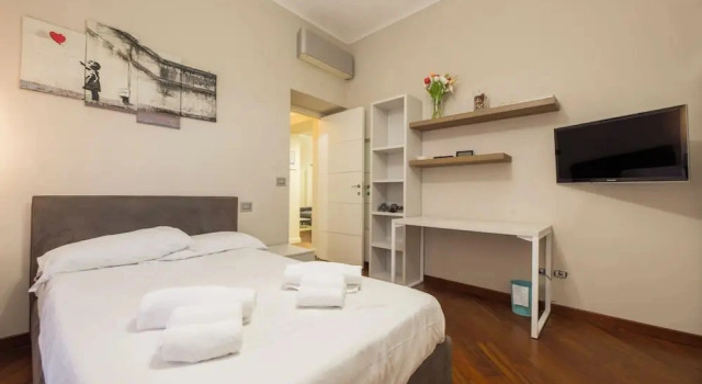 Spacious 3-Bedroom Flat in Central Genoa, Забронировать Апартаменты/квартира Генуя Итальянская Ривьера, рядом с Станция метро Sarzano/Sant'Agostino