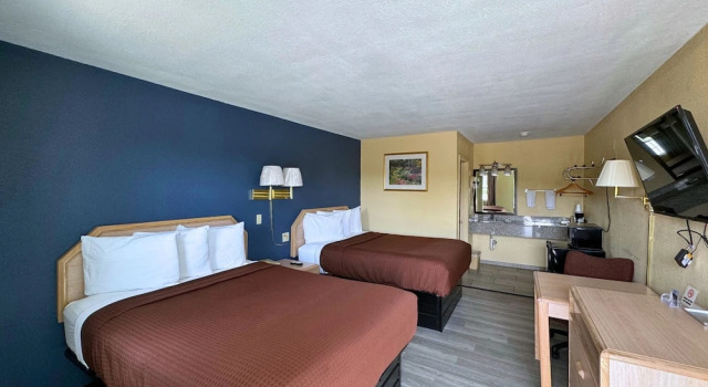 Четырёхместный номер Standard Westwoods Motel