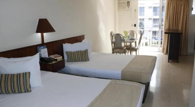 Четырёхместный номер Standard с видом на бассейн Alba Suites Acapulco