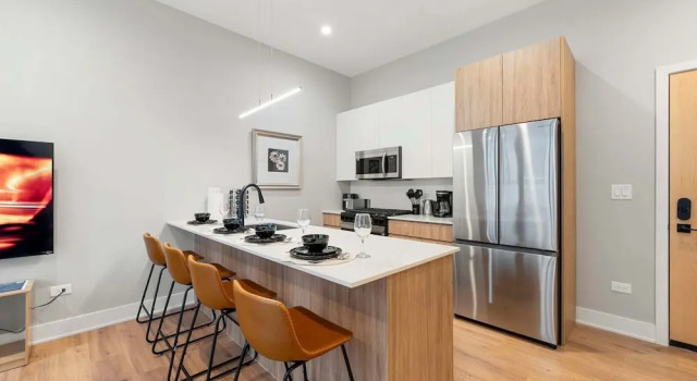Month Edgewater Booking 2BD 2BA w Gym Parking
