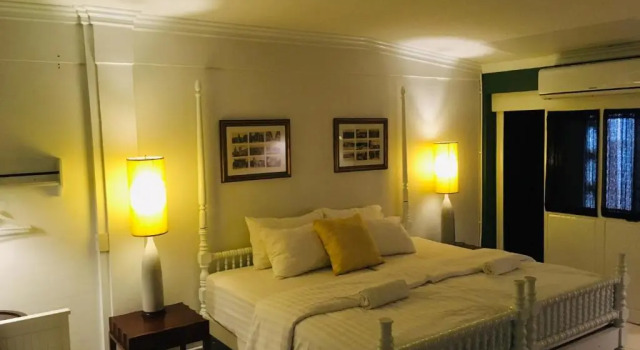 Номер Deluxe Bed in Town
