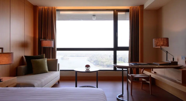 Двухместный номер Deluxe с видом на озеро Golden Lake Hotel
