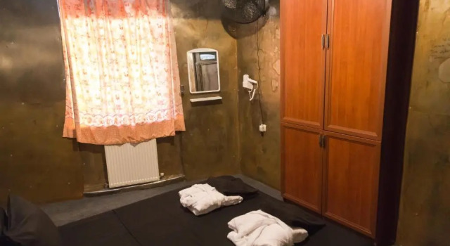 ALCATRAZ JAIL-HOSTEL, Забронировать Отель Недорогие отели Тбилиси, рядом с Музей советской оккупации, недорого