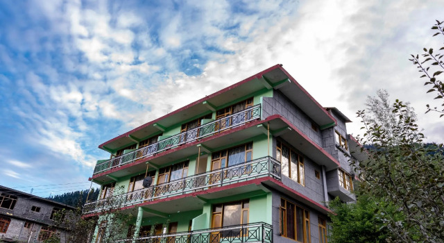 OYO Home 78510 Luxurious Himalayan View Cottage