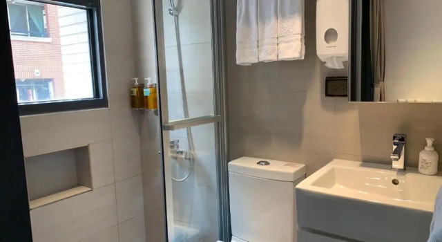 Трёхместный номер Standard с балконом Greenight Hotel