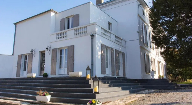 Le Petit Domaine de Colayrac, Забронировать Отель Колейрак-Сен-Сирк 