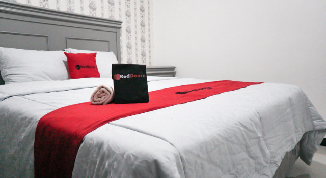 RedDoorz Plus @ Tlogomas, Book Hotel 3-Star Hotels in East Java, 3*