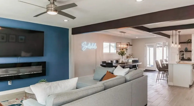 Fairmount House - Modern & Sophisticated With Large Backyard 3 Bedroom Home by Redawning, Забронировать Дом для отпуска Отели Скотсдейл с парковкой, Парковка