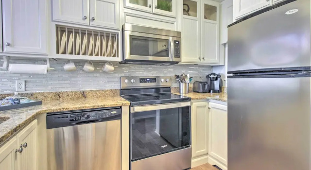 Апартаменты с 2 комнатами с балконом Resort Amenities & Beach Access: Hilton Head Condo