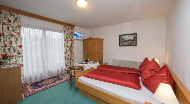 Gästehaus Hölzl, Rezerwuj Hotel Hotele w Salzburg z parkingiem, Parking