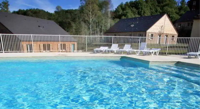 Residence Domaine Du Bosquet, Rezerwuj Hotel Hotele w Egletons z parkingiem, Parking