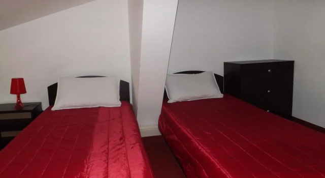 Hostel Rayska Yabalka, Забронировать Хостел Отели Варны с парковкой, рядом с Комплекс Приморский, Парковка