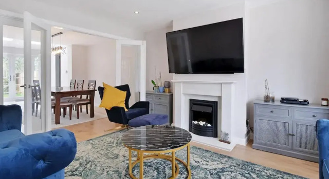 Entire House - Large 3 Bedroom House With Garden - Orpington, Buchen Sie Hotel Orpington Großraum London