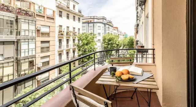 Sebastiano - 3 Bedrooms and Balcony in Almagro, Забронировать Апартаменты/квартира Апартаменты Мадрида, рядом с Институт гомеопатии и больница Сан-Хосе, Апартаменты/квартира