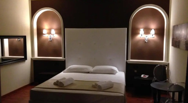 Двухместный номер Standard Momis Hotel