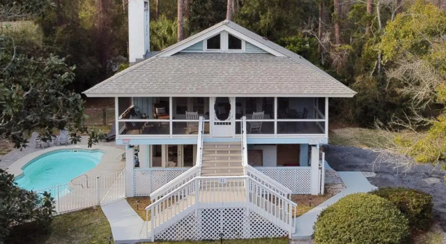 31 Sand Dollar Road, Забронировать Отель Хилтон-Хед-Айленд Lowcountry, рядом с Прибрежный парк Folly Field Beach Park