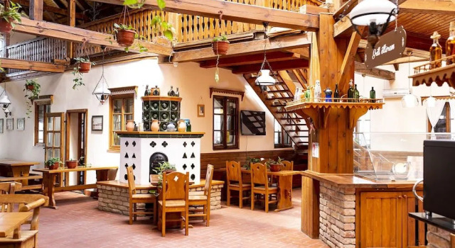 Gastland M1 Restaurant & Conference Center, Varaa Hotelli Paty Budapest