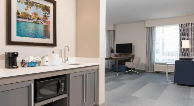 Четырёхместная студия Hampton Inn & Suites Indianapolis-Keystone, IN