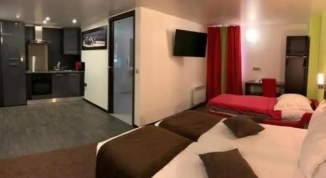 Трёхместный номер Standard Enzo Hotel Brétigny