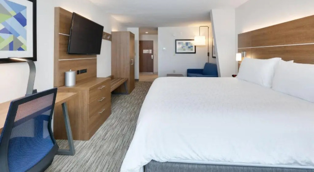 Люкс Holiday Inn Express & Suites San Antonio NW near SeaWorld by IHG