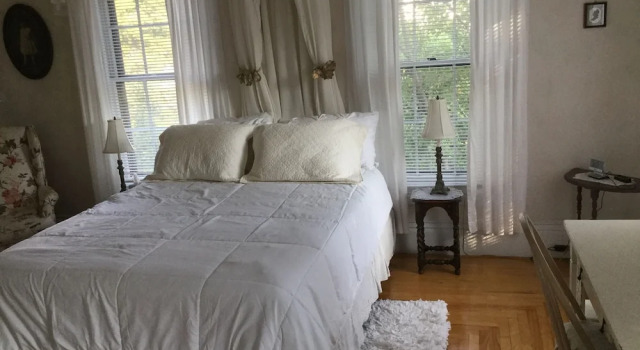 Pillsbury House Bed & Breakfast, Varaa Hotelli Woonsocket Rhode Island
