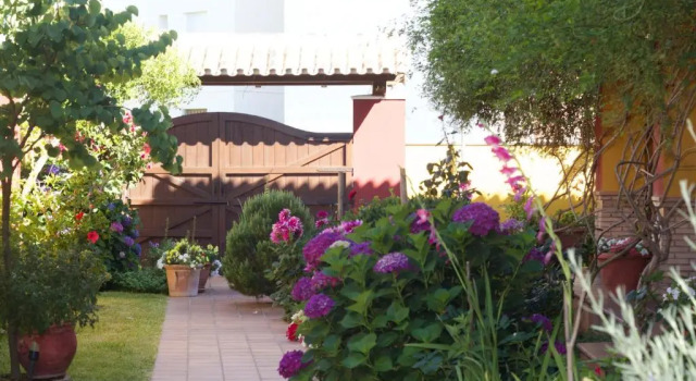 Hotel Doñana Blues, Забронировать Отель Маталасканьяс Doñana National Park, рядом с Гольф-клуб «Дунас-де-Доньяна»
