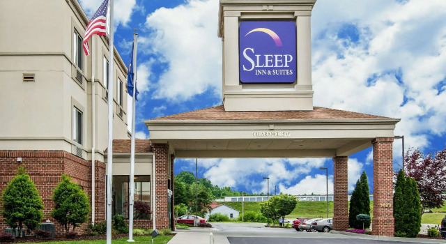 Четырёхместный люкс Sleep Inn & Suites Danville Hwy 58