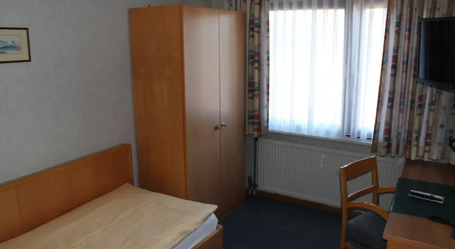 Одноместный номер Economy с балконом Hotel zum Goldenen Wagen