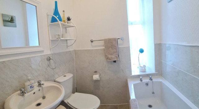 Семейный коттедж Darwin Cottage Self Catering in Elgin