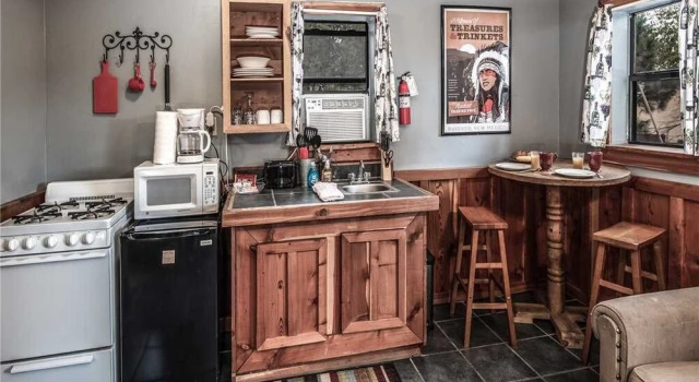 Windchaser, 1 Bedroom, Wood Burning Stove, Midtown, Sleeps 3, Varaa Hotelli Ruidoso New Mexico