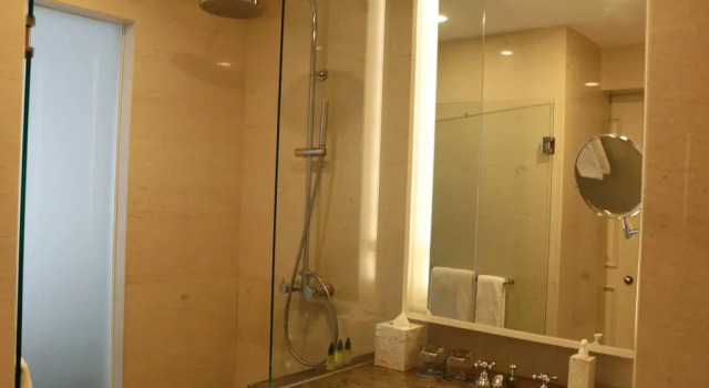 Camera Deluxe Four Points by Sheraton Bandung