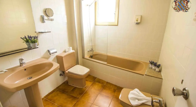 Четырёхместный номер Standard Hotel Victoria