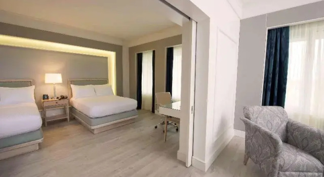 Номер Standard с балконом Hilton Colon Guayaquil Hotel