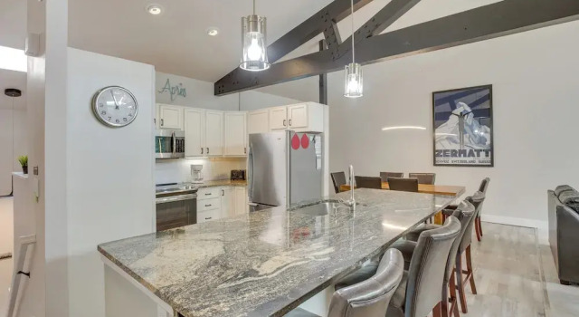 Апартаменты Modern Townhome about 4 Miles to Beaver Creek Resort!